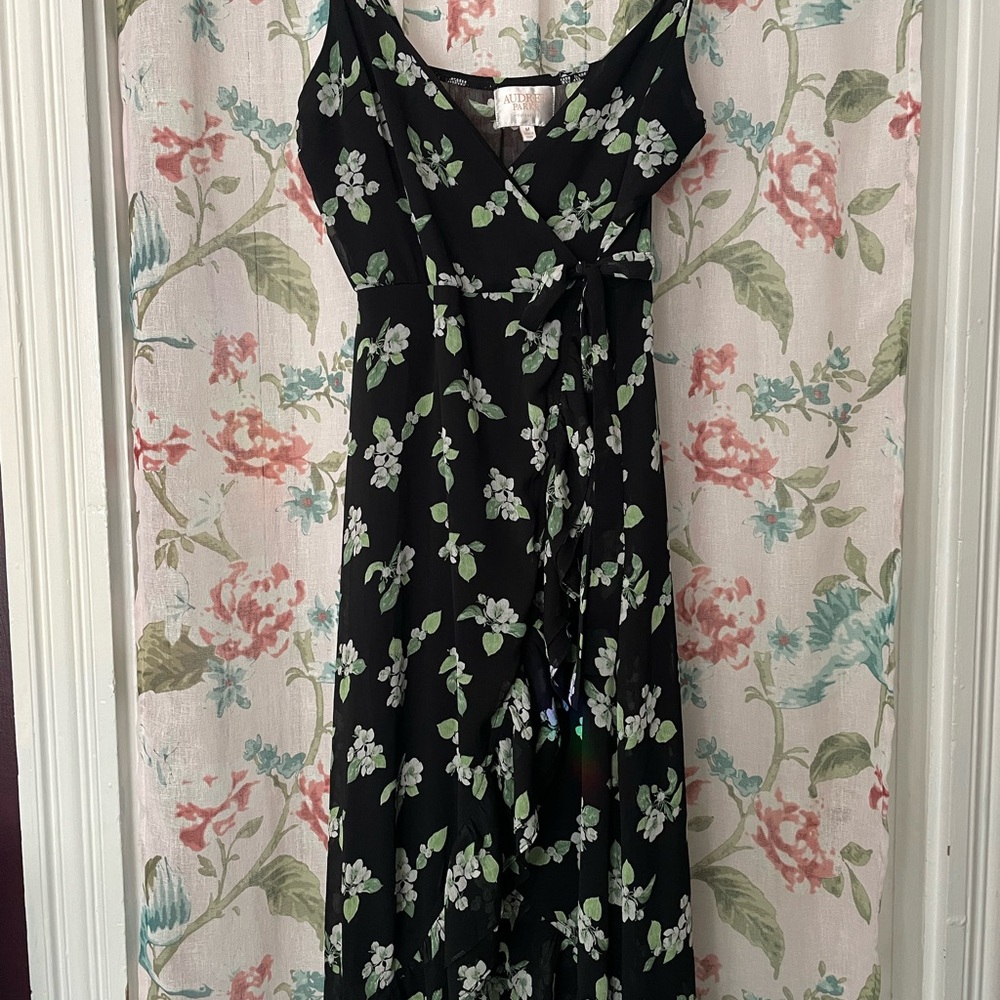 Chic Black Floral Maxi Dress